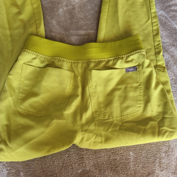 Figs Zamora Cargo Jogger Scrubs in Yellow with Pink Drawstring Size XXS - Picture 3 of 5